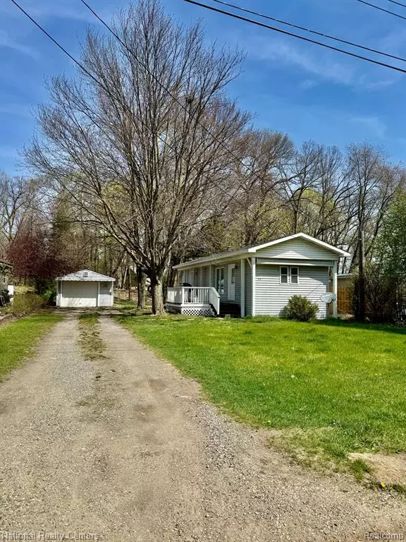 Brighton, MI 48114,8275 DONNA LOU Drive