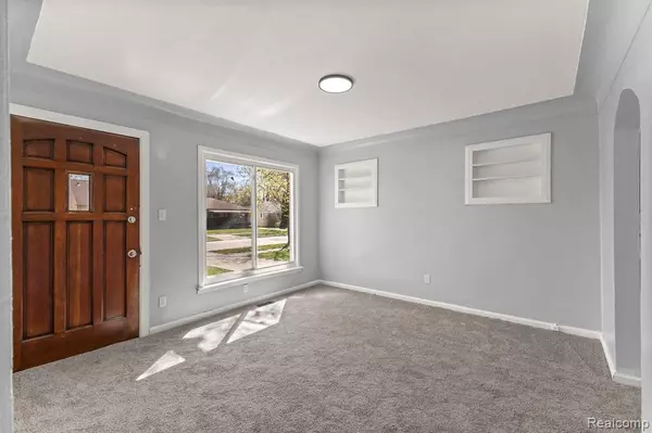 Dearborn Heights, MI 48125,4924 ZIEGLER Street