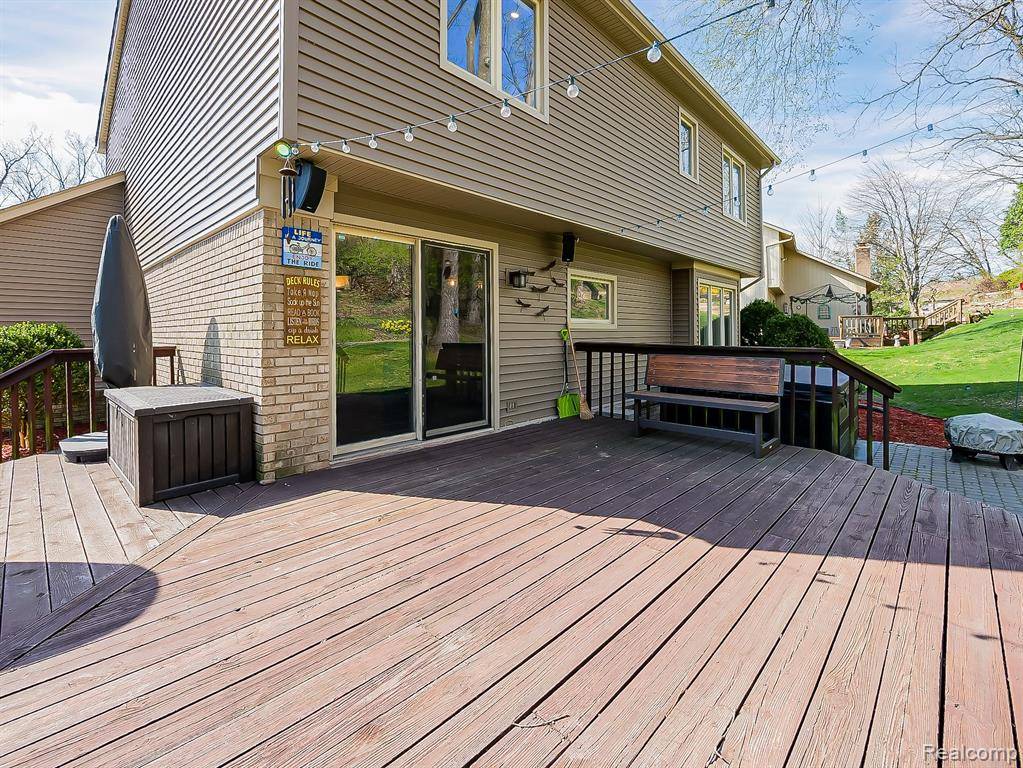 Rochester Hills, MI 48307,878 RIVER BEND Drive