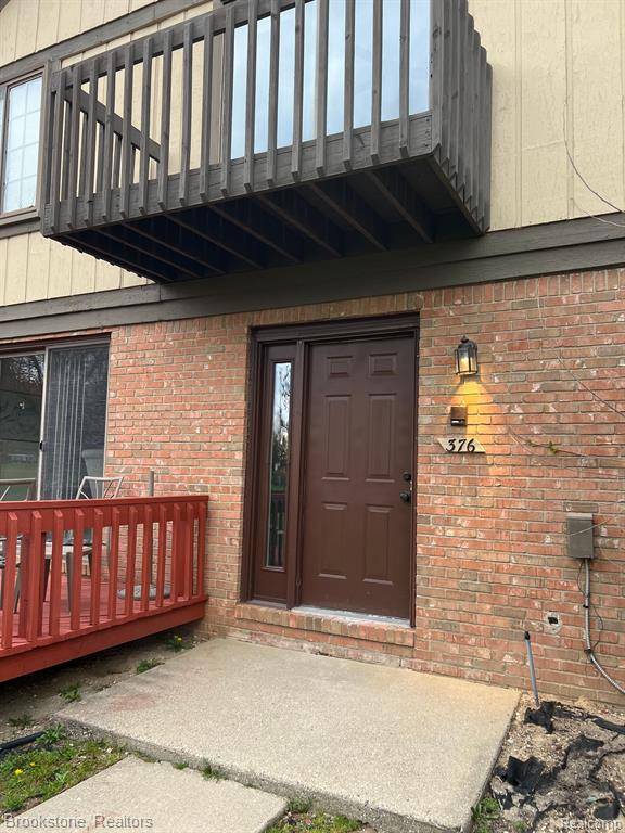 Rochester Hills, MI 48307,376 MEADOW BRIDGE Drive