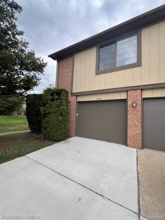 Rochester Hills, MI 48307,376 MEADOW BRIDGE Drive