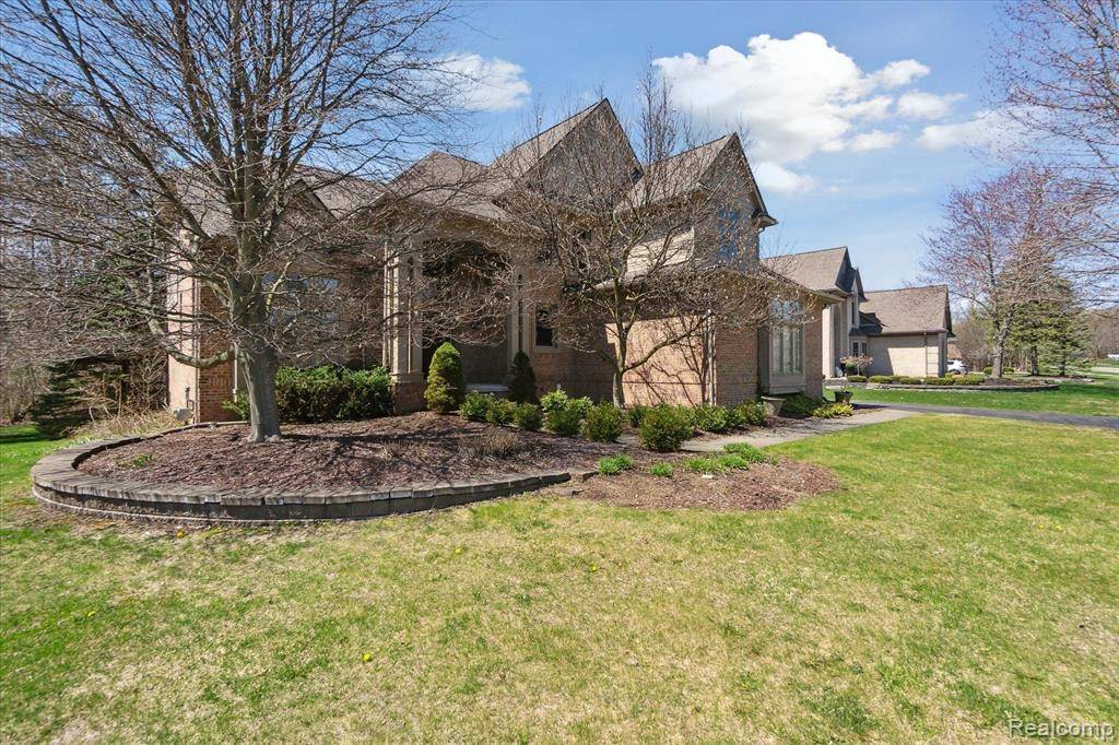 Clarkston, MI 48348,6808 OAKHURST RIDGE Road