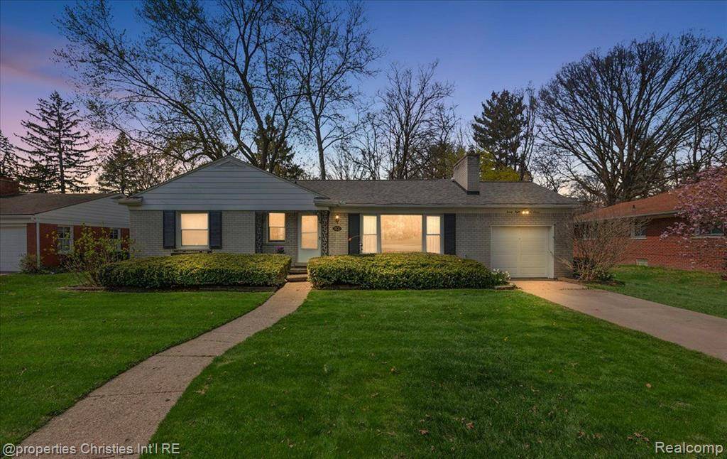 28077 Sunset W Boulevard, Lathrup Village, MI 48076