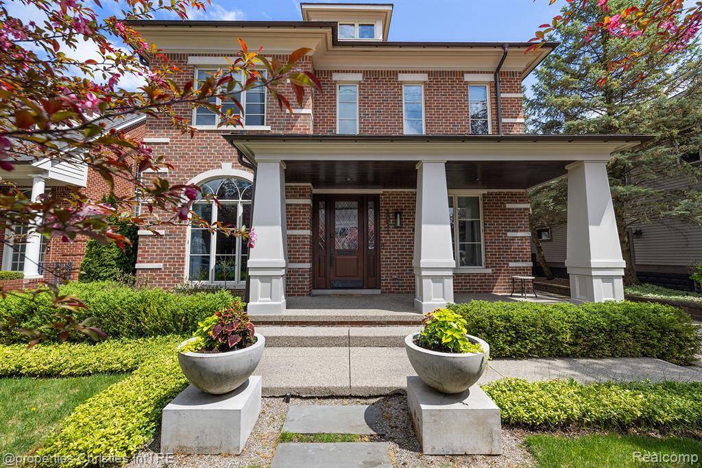 1011 PIERCE Street, Birmingham, MI 48009