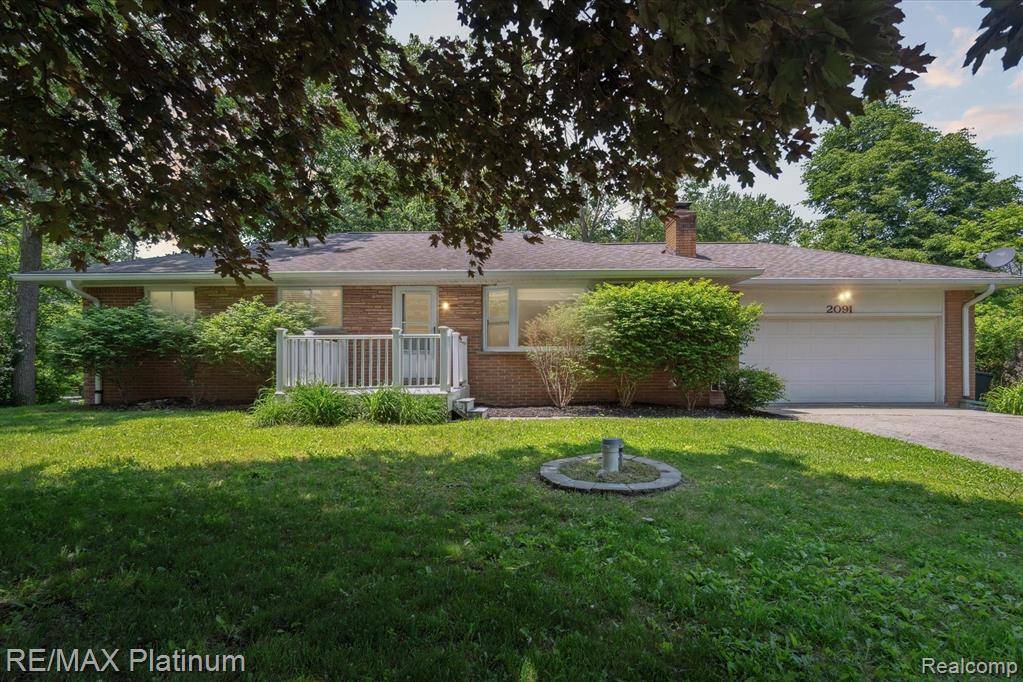 2091 Oak Grove Road, Howell, MI 48855