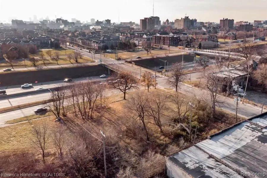 503 E EDSEL FORD, Detroit, MI 48202