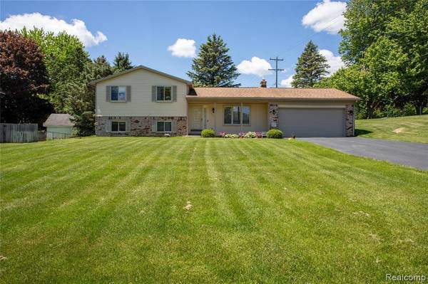 140 INDIAN KNOLLS Street, Oxford, MI 48371