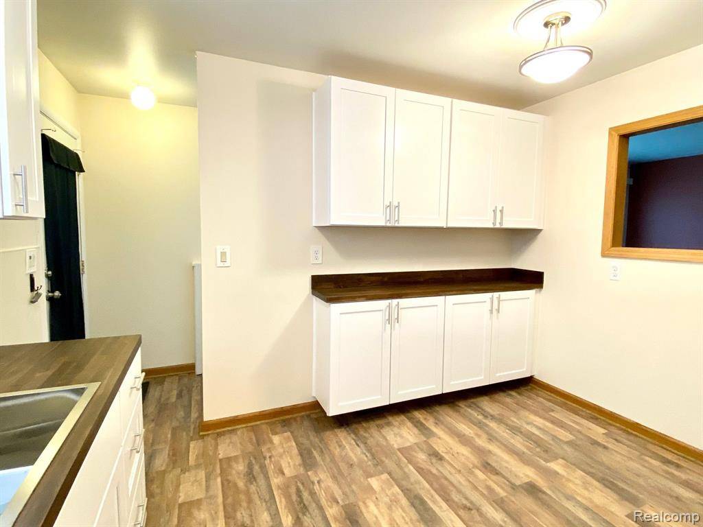 Romulus, MI 48174,15387 ORCHARD Street