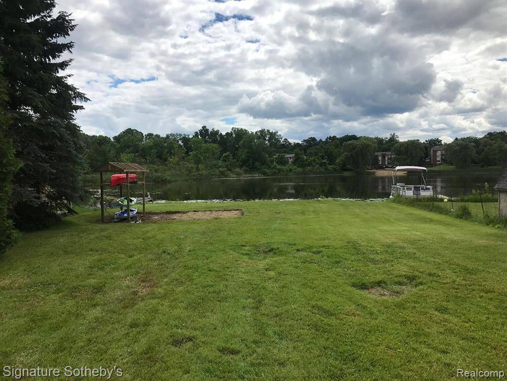 Waterford, MI 48328,000 LANSING Drive