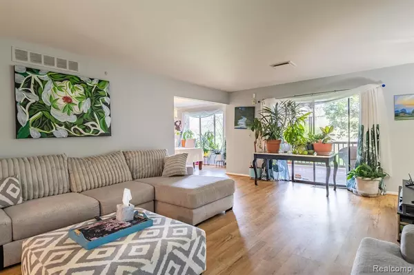 West Bloomfield, MI 48323,2210 BORDEAUX Street