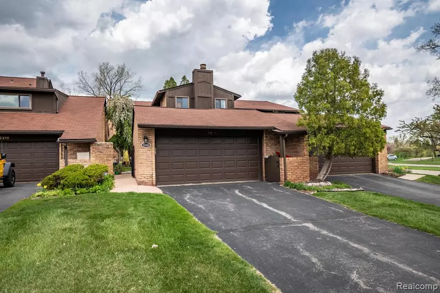 2210 BORDEAUX Street, West Bloomfield, MI 48323