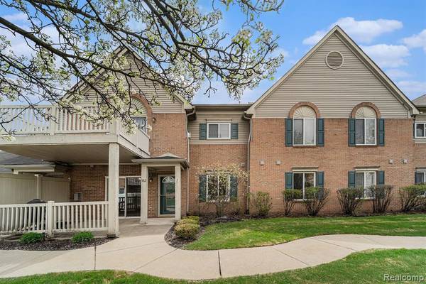 382 MARIGOLD Circle, Westland, MI