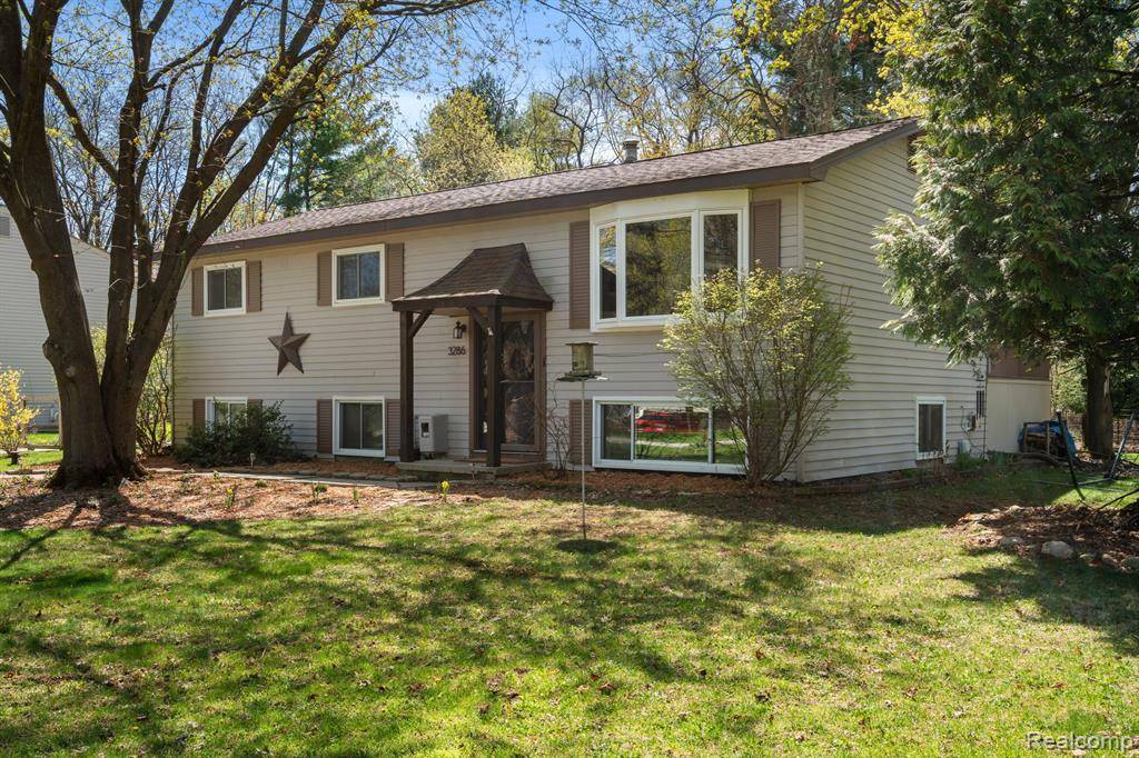 Rochester, MI 48306,3286 SPRING MEADOW Drive