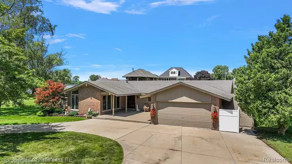Harrison Township, MI,37337 LAKESHORE Drive