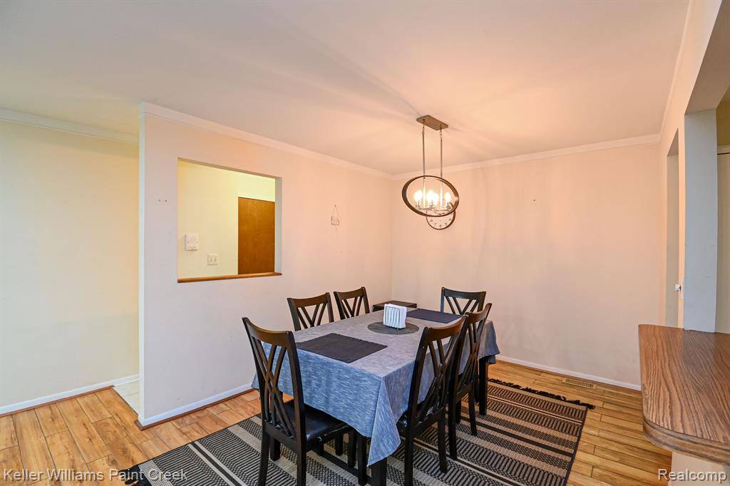 Farmington Hills, MI 48336,30739 S SHIAWASSEE Road