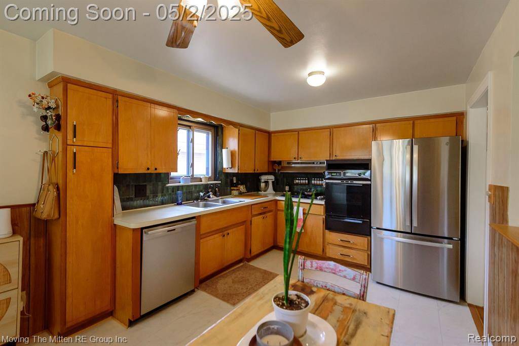 Dearborn Heights, MI 48127,6604 COLONIAL Street