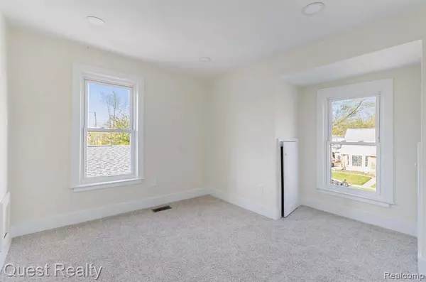 Eastpointe, MI 48021,23040 SHAKESPEARE Avenue