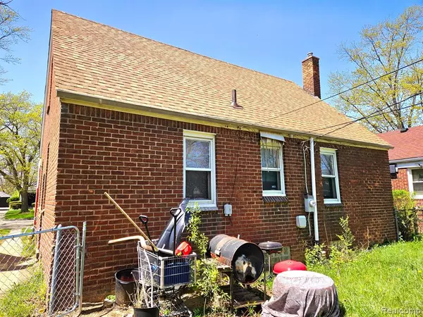 Detroit, MI 48221,19496 PENNINGTON Drive