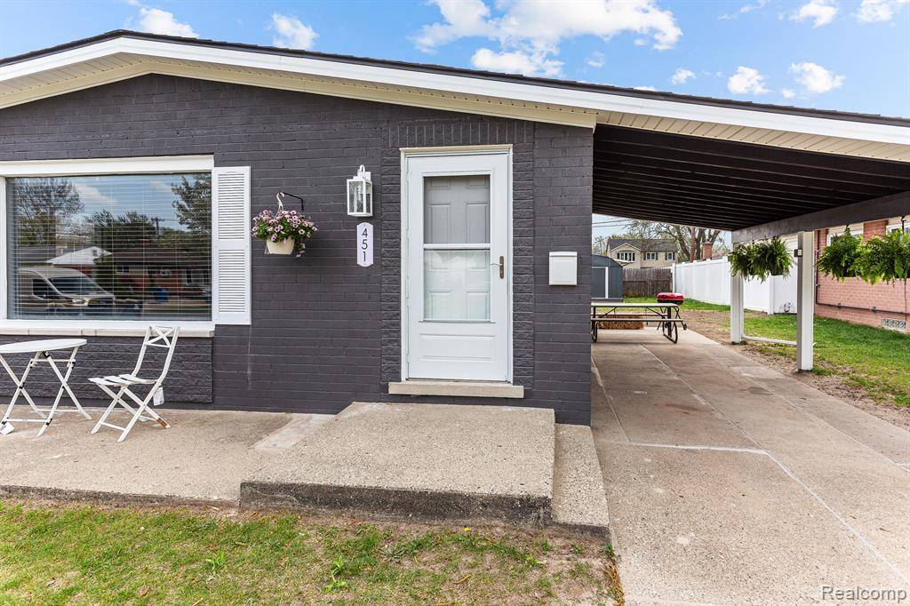 Westland, MI 48186,451 DARWIN Street