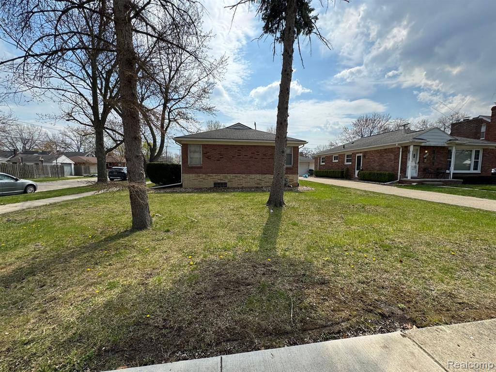 Harper Woods, MI 48225,20950 NORWOOD Drive