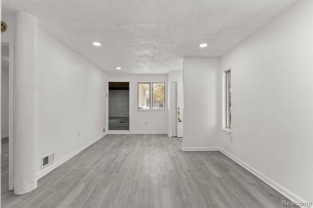 Livonia, MI 48154,15705 GREEN LANE Avenue