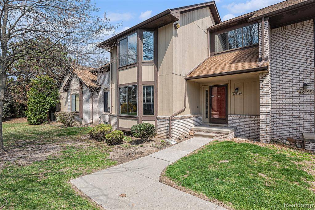 Clinton Twp, MI 48038,20509 VILLA GRANDE Circle