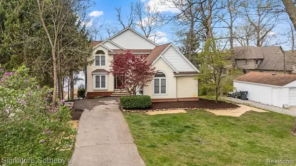 Brighton, MI 48116,5027 GROVER Drive