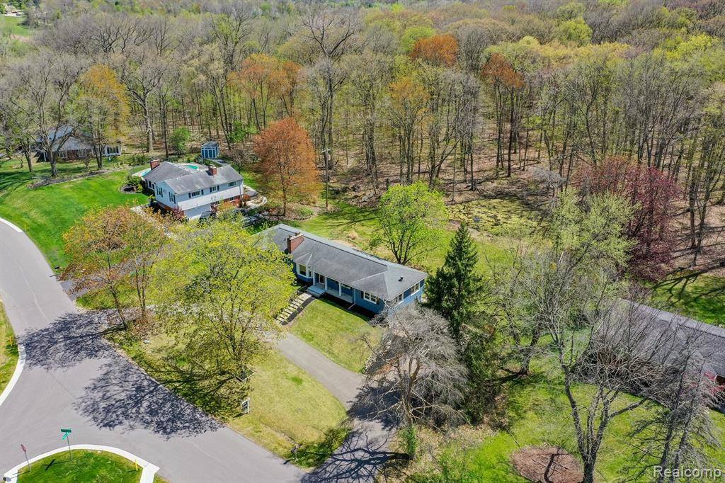 Farmington Hills, MI 48335,34601 BRITTANY Drive