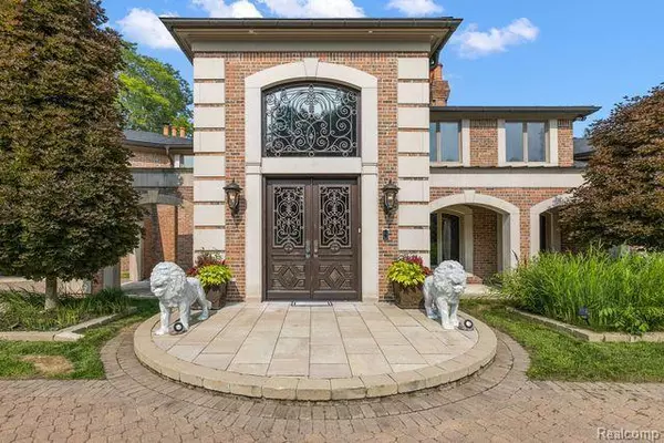 Bloomfield Hills, MI 48304,362 KESWICK Road