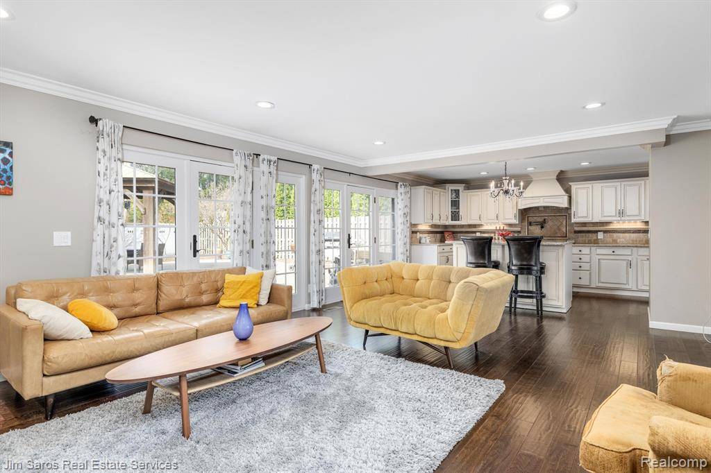 Grosse Pointe Shores, MI 48236,71 WOODLAND SHORES Drive