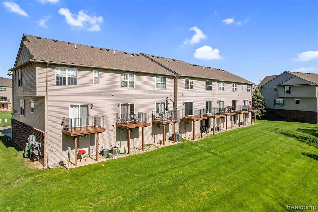 Howell, MI 48855,2211 Knotty Pine Trail