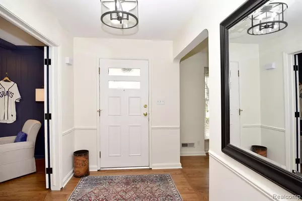 Beverly Hills, MI 48025,17880 KINROSS Avenue