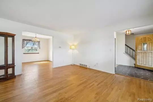 Sterling Heights, MI 48310,33843 RICHARD O
