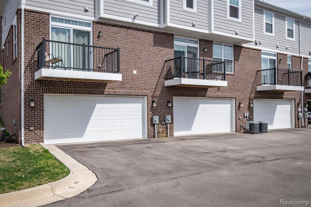 Canton, MI 48188,49527 LANTERN Way