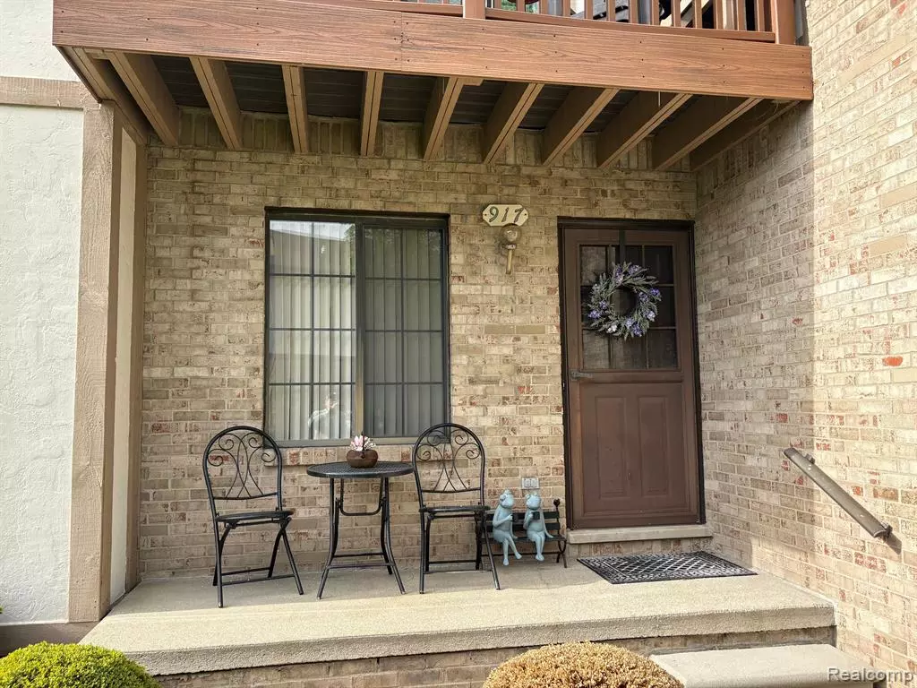 Saint Clair Shores, MI 48082,917 Country Club Drive