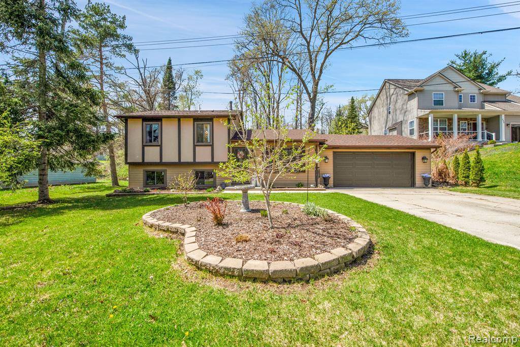 Lake Orion, MI 48362,414 NORLAND Street