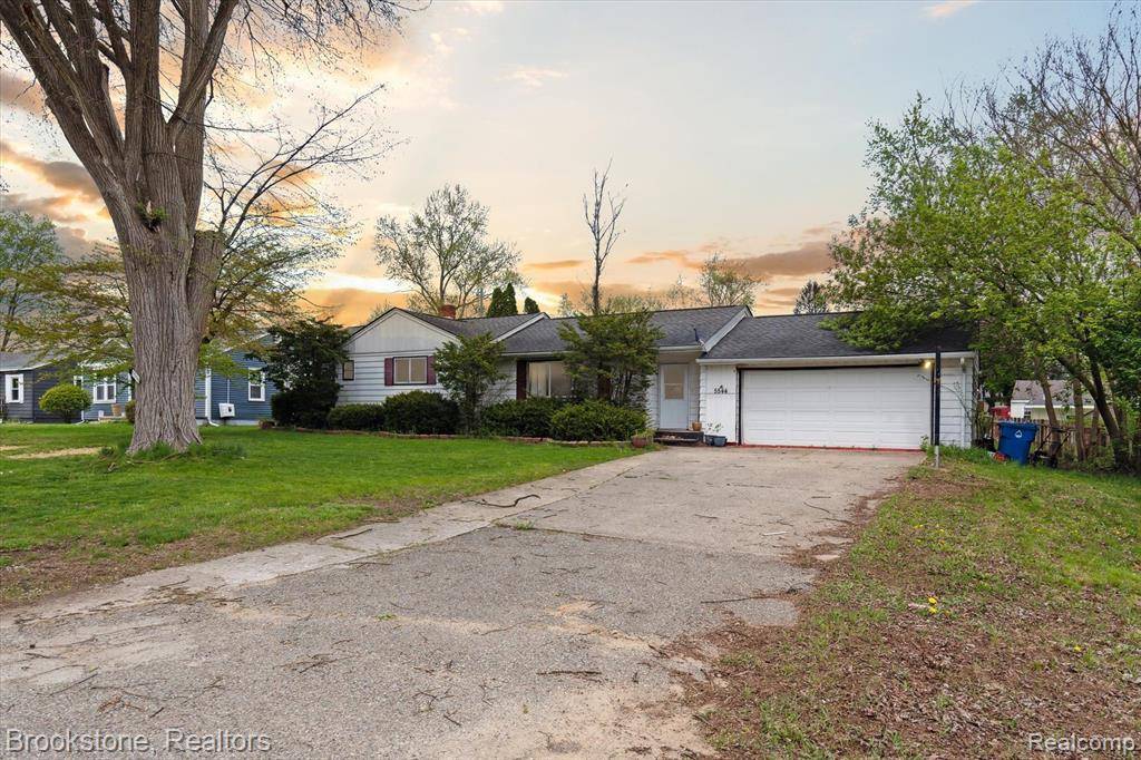 5544 AYLESBURY Drive, Waterford, MI 48327