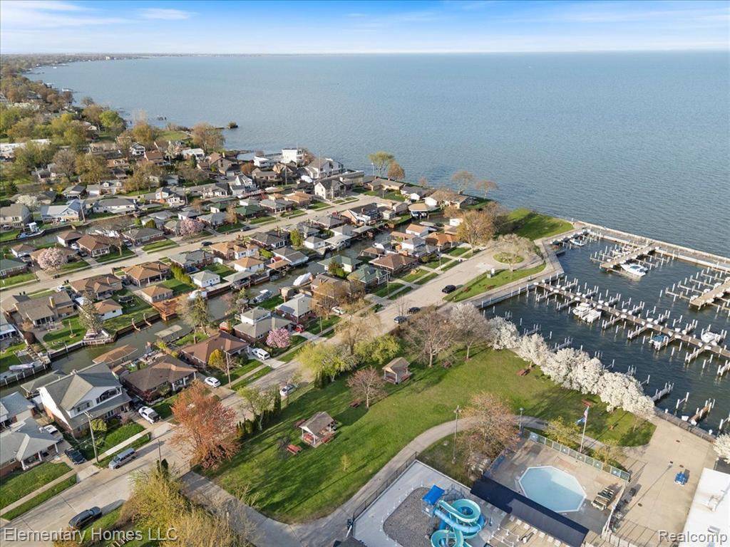 Saint Clair Shores, MI 48081,22619 E 11 MILE Road