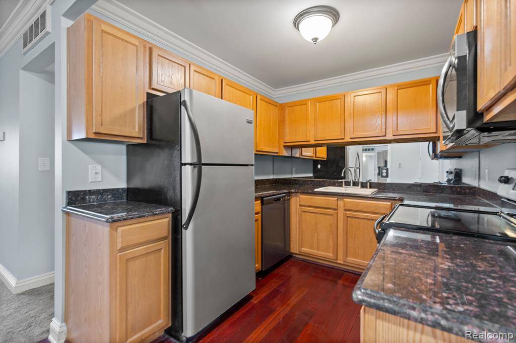 Rochester Hills, MI 48309,2247 WALTON Boulevard