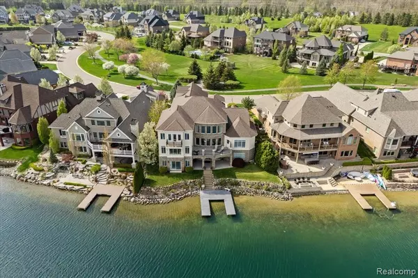 South Lyon, MI 48178,8393 BOULDER SHORES Drive