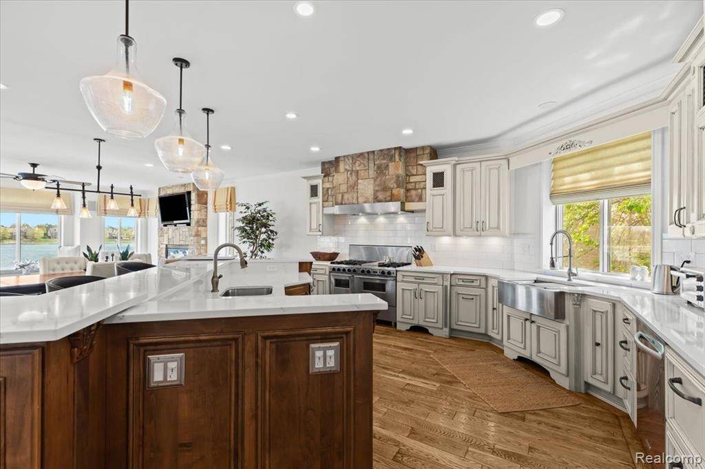 South Lyon, MI 48178,8393 BOULDER SHORES Drive
