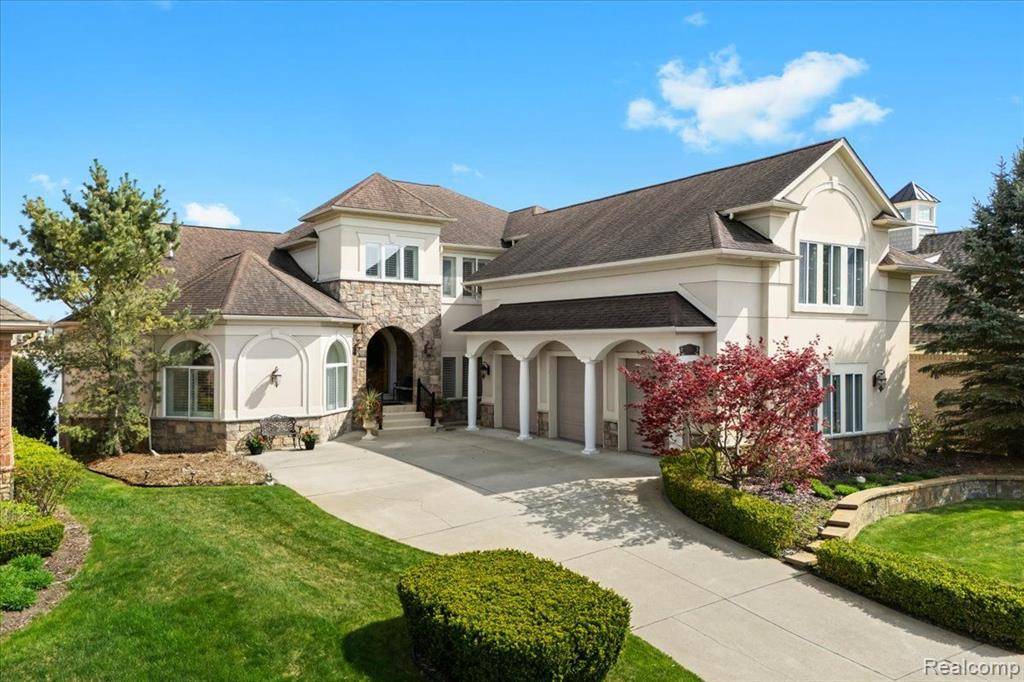 South Lyon, MI 48178,8393 BOULDER SHORES Drive