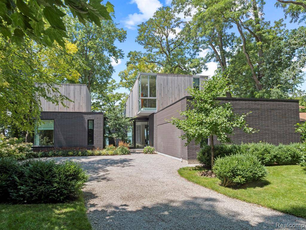 4050 OAK BANK Court, Orchard Lake Village, MI 48323