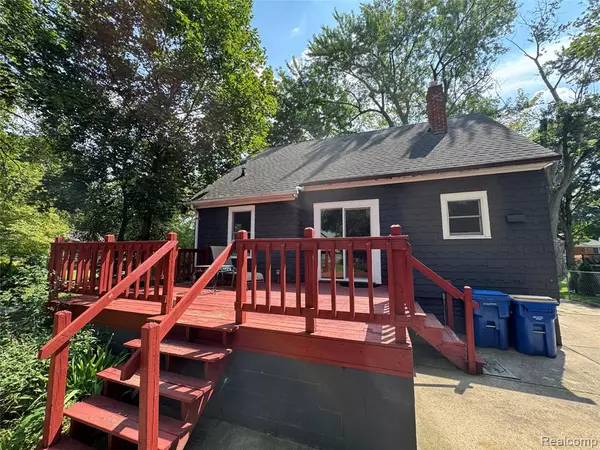Waterford, MI 48328,2361 Montroyal Avenue