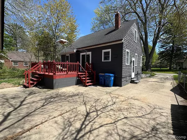 Waterford, MI 48328,2361 Montroyal Avenue