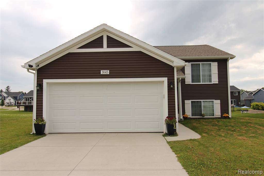 Howell, MI 48855,3045 IVY WOOD Circle