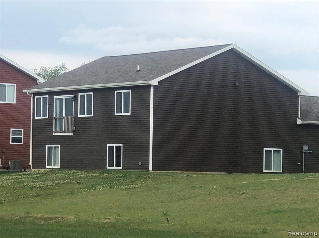 Howell, MI 48855,3045 IVY WOOD Circle