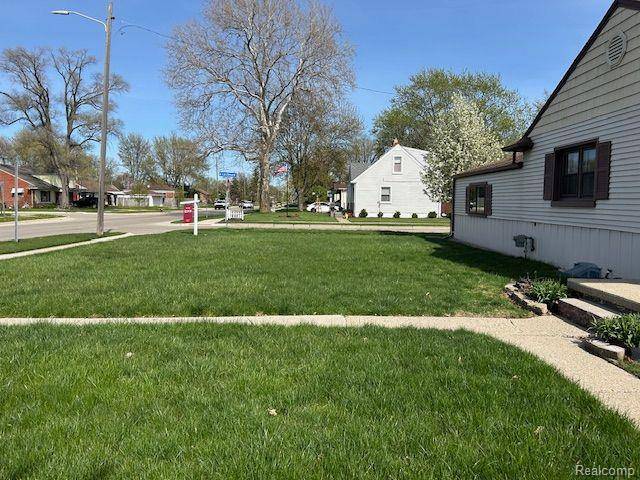 Saint Clair Shores, MI 48081,19852 Martin Road