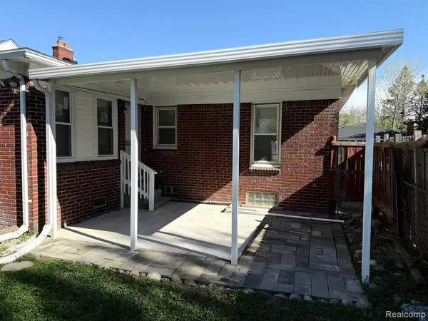 Eastpointe, MI 48021,15654 JULIANA Avenue