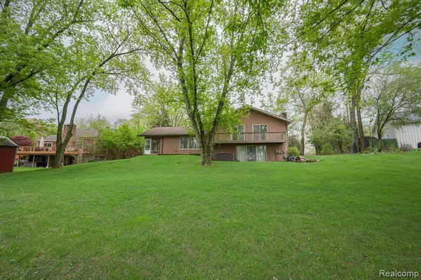 South Lyon, MI 48178,9550 SILVERSIDE